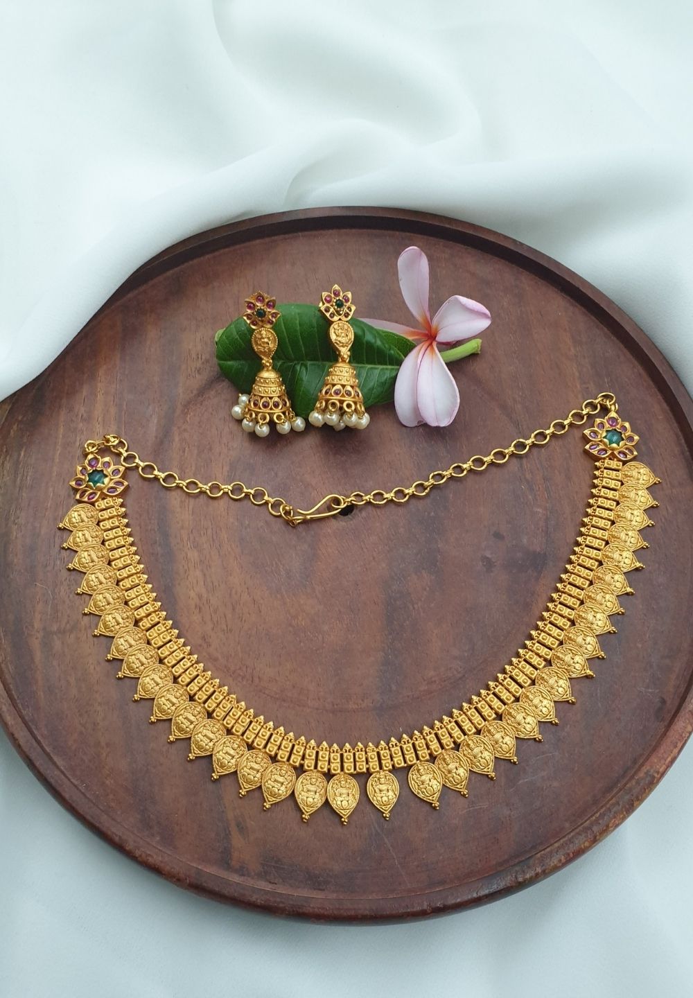 Sleek Lakshmi kasu necklace - VCCNEN009
