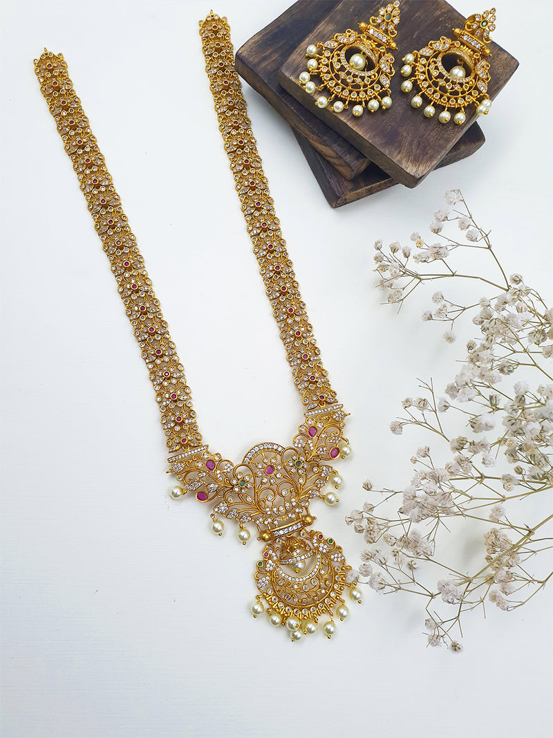 Sayuri Beautifully Crafted Haar With Earrings - VCCLH5389