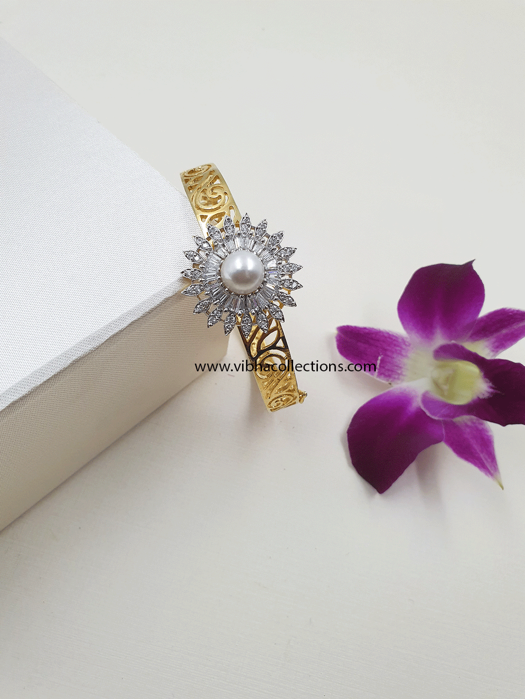 Josya Beautiful Pearl And White Stone Gold Replica Bracelet - VCCBR0021